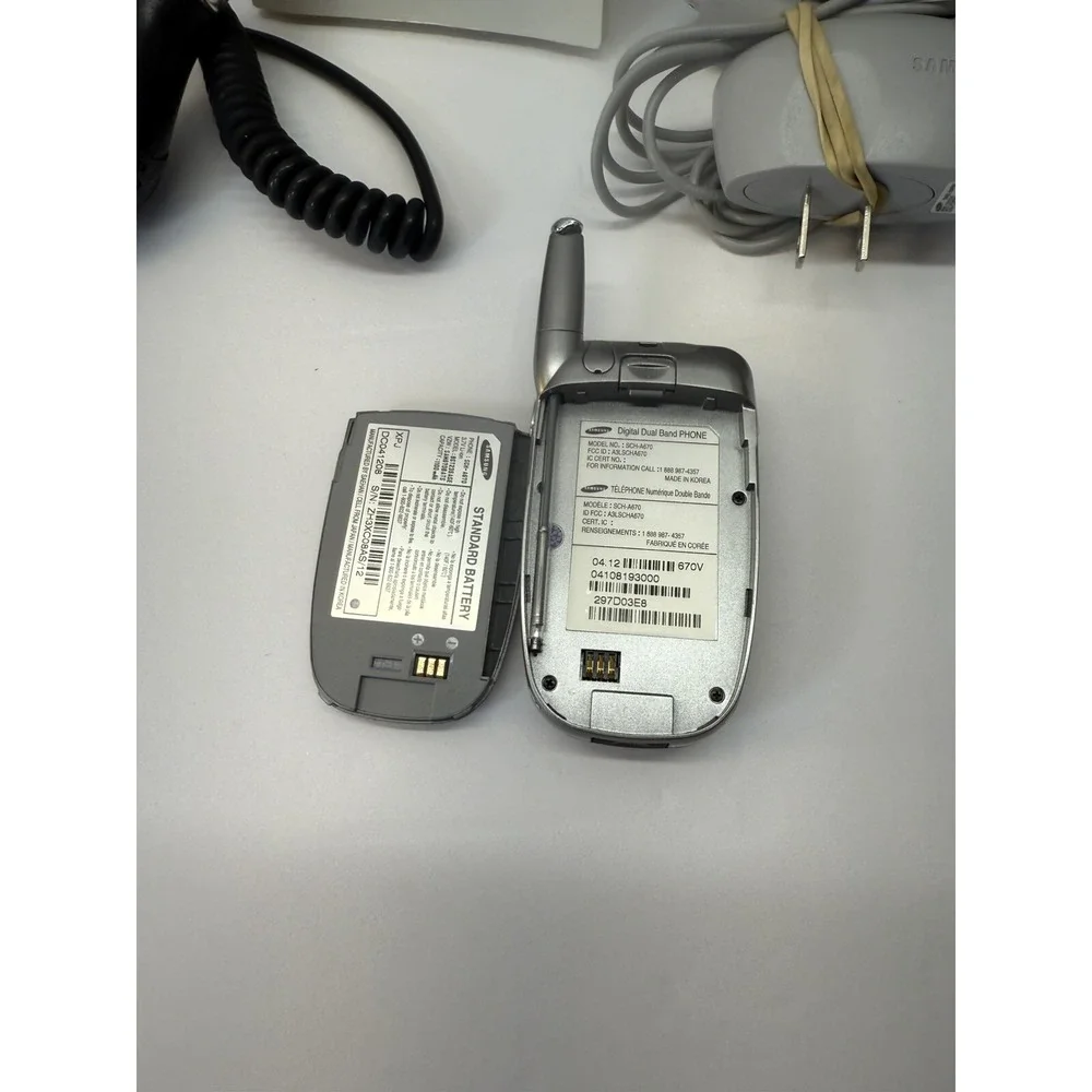 Samsung SCH-A670 - Gray and Silver ( Verizon ) Bundle